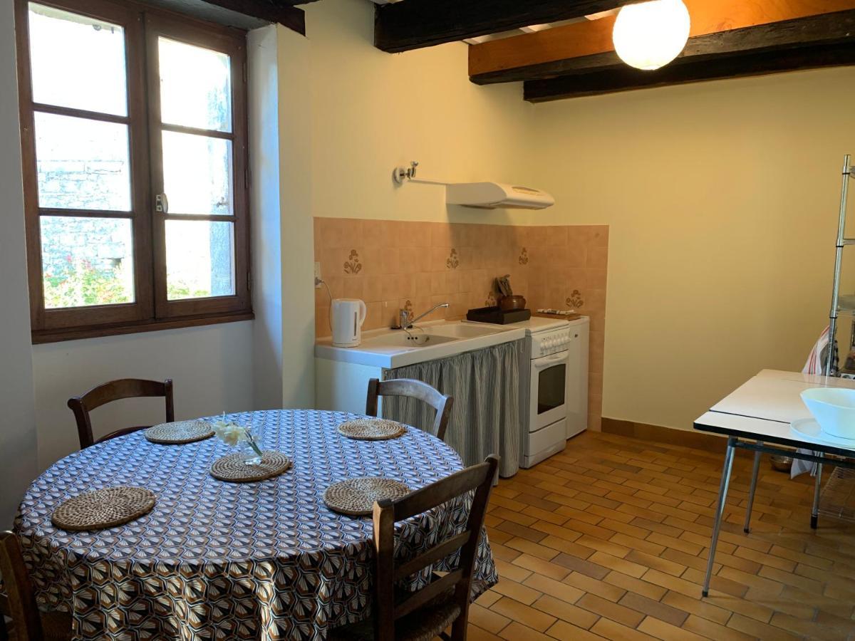 Saint-Vincent-Rive-dʼOlt Spacious Apartment In A Charming, Tranquil Village מראה חיצוני תמונה